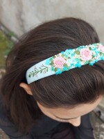 Embroidered soft hair band made with organic cotton and covered with soft fabric for that comfort for your little princess!