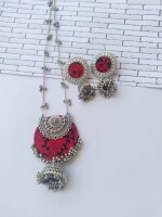 Stylish red and silver printed adjustable necklace earrings set