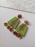 Rainvas light green leaf pattern golden charm earrings