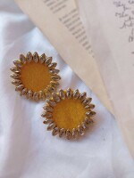 Rainvas Yellow kundan studs earrings