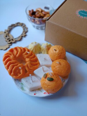 Sobek Naturals Assorted sweets Mithai soy wax candles gift box laddoo gujhiya barfi imarti