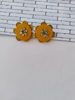 Rainvas Bright yellow kundan studs earrings