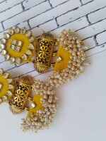 Rainvas Yellow kundan and beads jhumka