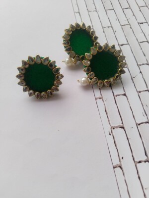 Rainvas Green Kundan rings and studs earrings combo set for women