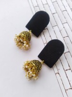 Rainvas Plain black earrings with golden bottom