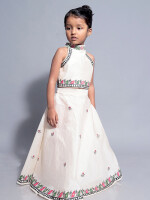 Handpainted Kids Chanderi Crop Top & Lehenga Set – Handpainted Madhubani Design