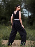 V NECK BOLD BLACK JUMPSUIT