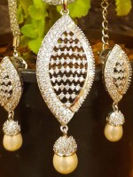 Pearl bloom pendant and earrings set