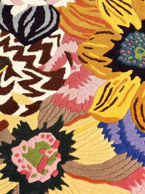 FLOWER Hand Tufted Multi Color Flower Rug Round 100% Wool Area Rug image 1 Hand Tufted Multi Color Flower Rug Round 100% Wool Area Rug image 1 Hand Tu