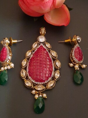 Pink blush stylish and graceful pendant with earrings set