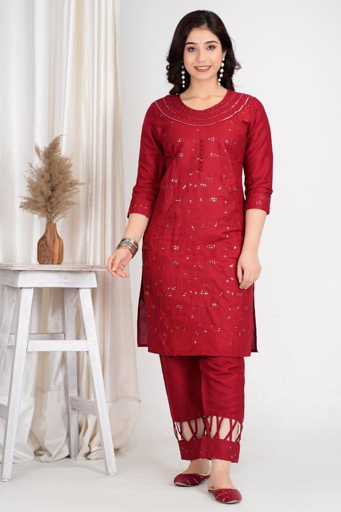 Royal embroidered Rayon kurta set with pair of Jutti