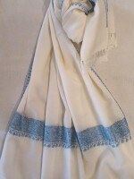 Handmade stole with border work