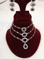 3-String layered semi choker & long Earrings with tunning big stones