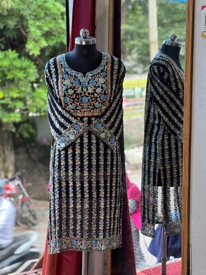 Exquisite Kashmiri Embroidery Georgette Kurta – A Timeless Beauty