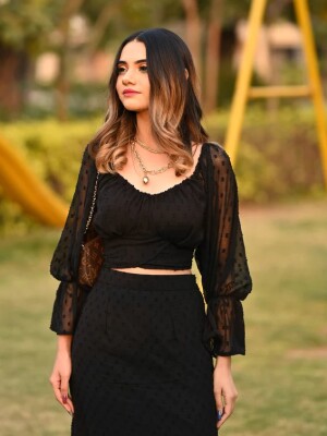 Black current knotted top